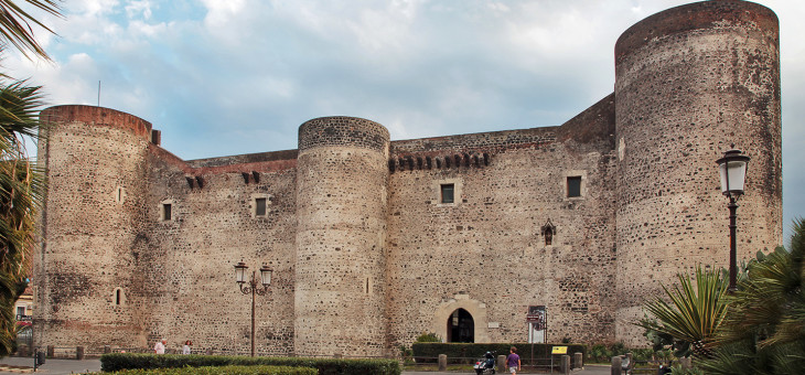 Una volta al mese al Castello Ursino si riunisce il C(L)UB